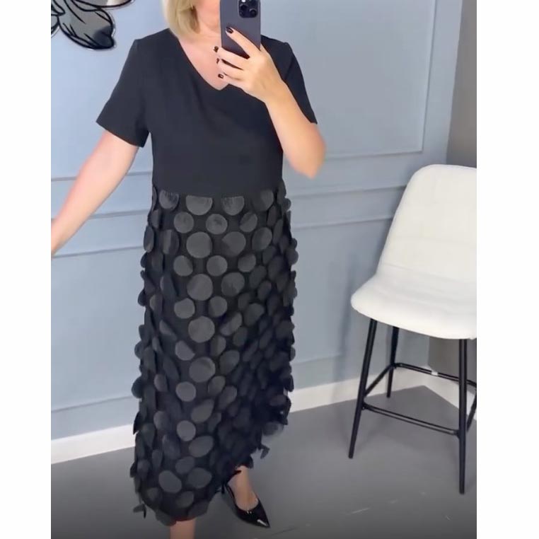 Elegancka damska sukienka z dekoltem w serek w kolorze czarnym z nieregularnym żakietem, dwuczęściowy komplet