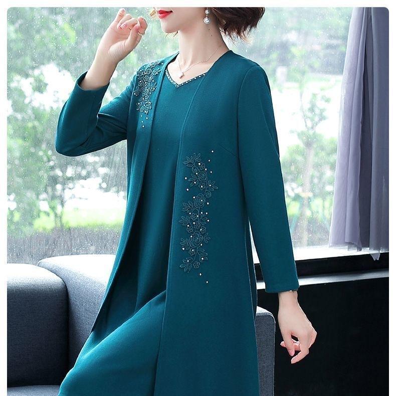 Elegancki dwuczęściowy zestaw damski z żakietem i sukienką