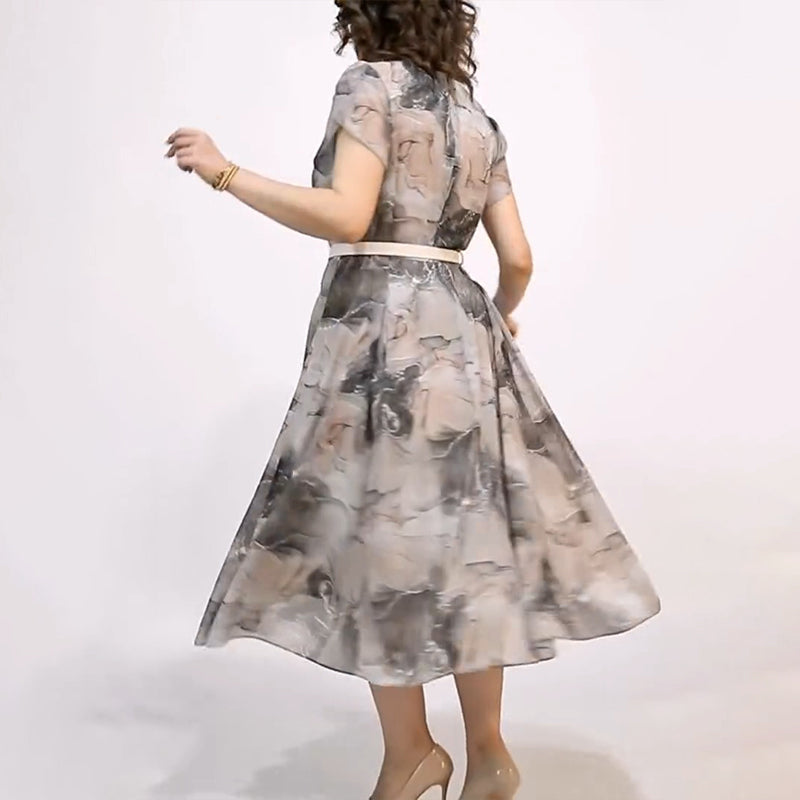 Elegancka damska sukienka midi z okrągłym dekoltem i krótkim rękawem