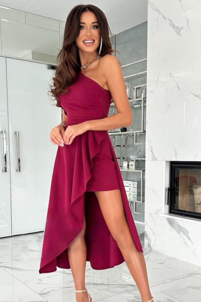 Elegancka sukienka na jedno ramię w jednolitym kolorze