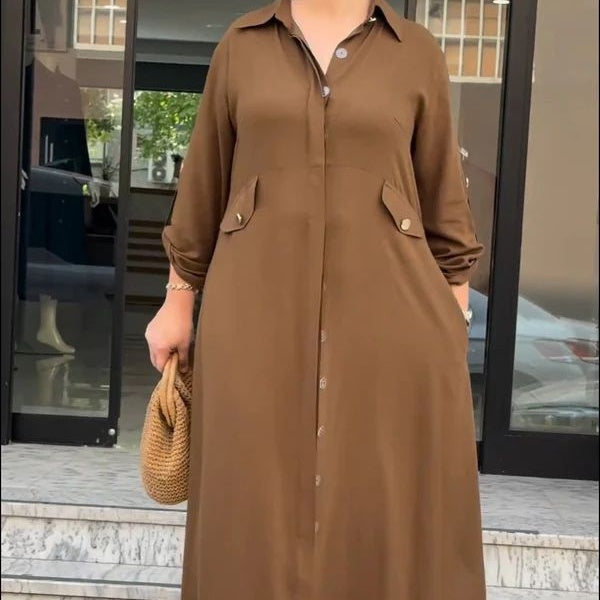 Koszula zapinana na guziki i spodnie z szerokimi nogawkami, dwuczęściowy komplet